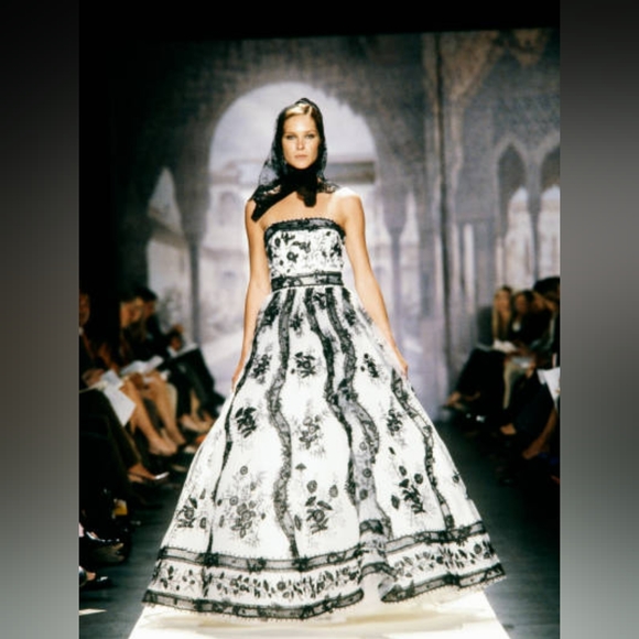 *$8,900 OSCAR DE LA RENTA WHITE BLACK EMBROIDERED RUNWAY GOWN US S - Picture 13 of 14